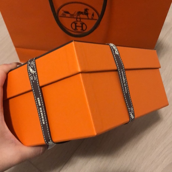 Hermes Box with Bag and Magazines SOLD - Picture 4 of 12